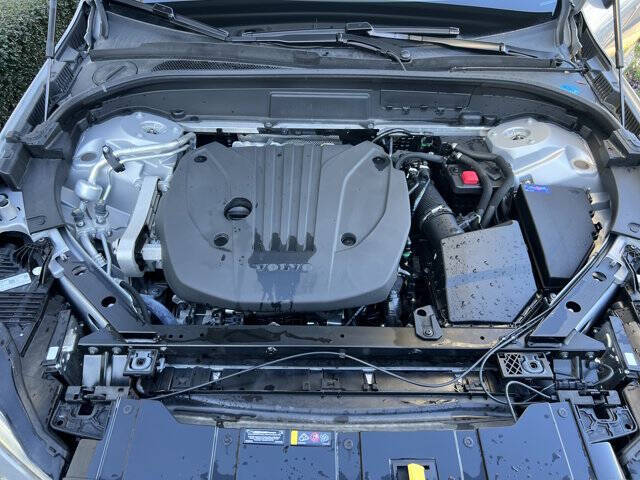 2025 Volvo XC60 B5 Plus Dark Theme