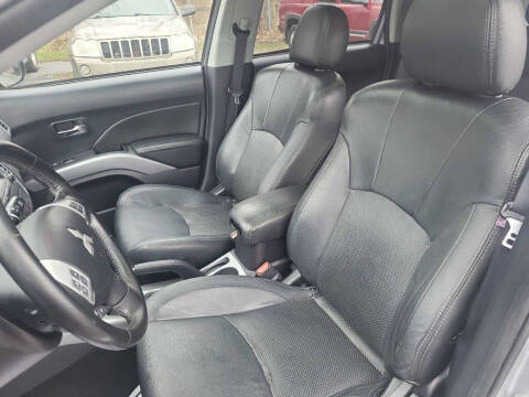 2011 Mitsubishi Outlander ES