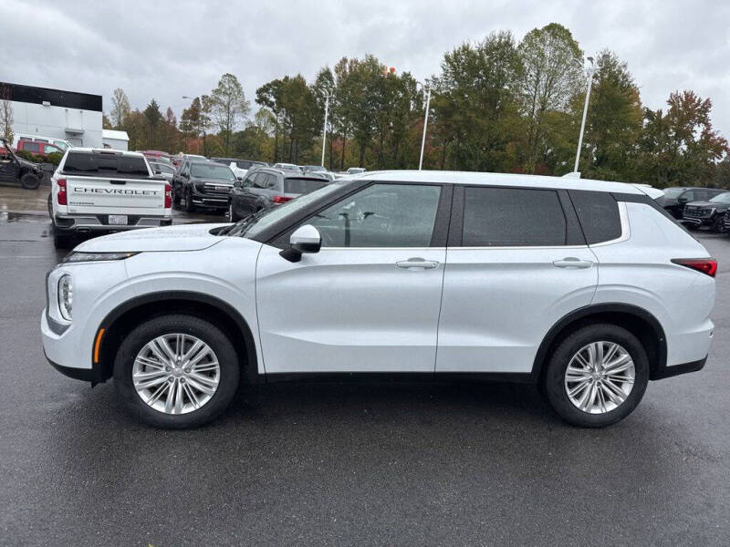 2023 Mitsubishi Outlander ES