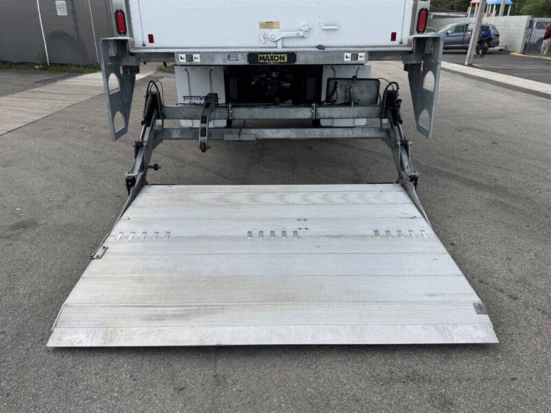 2019 Freightliner M2 106