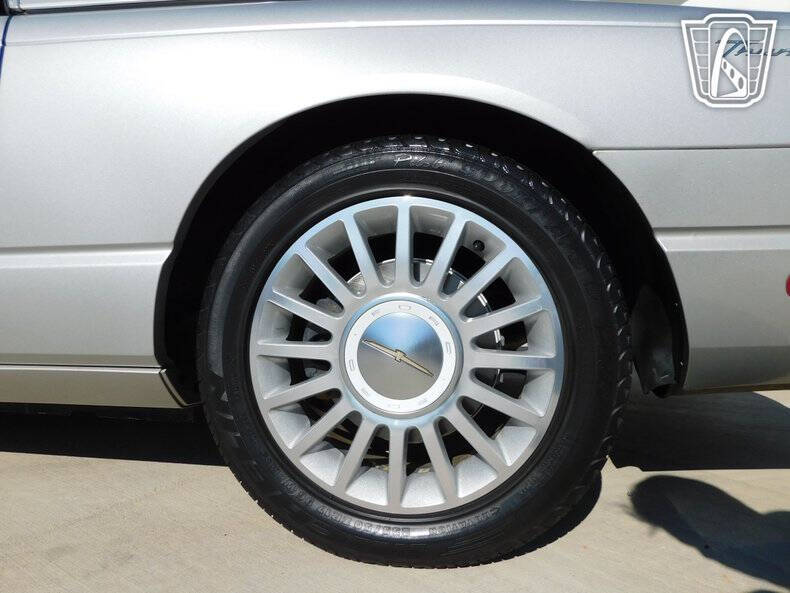 2004 Ford Thunderbird Deluxe