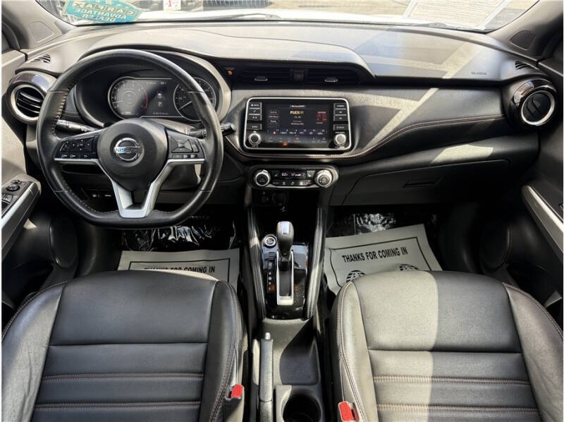 2020 Nissan Kicks SR