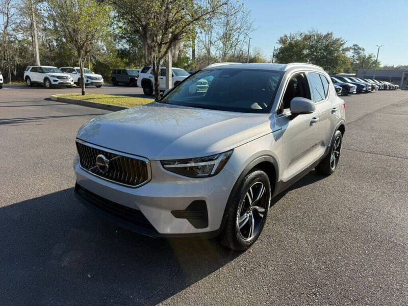 2025 Volvo XC40 B5 Core Bright Theme