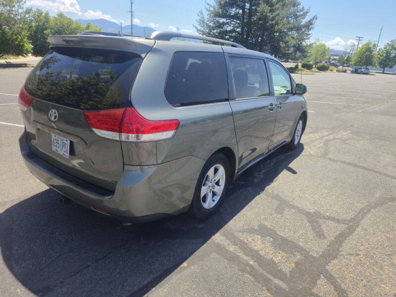 2014 Toyota Sienna LE 8-Passenger