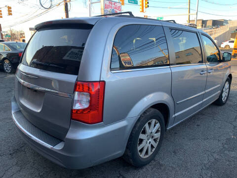 2016 Chrysler Town and Country Touring