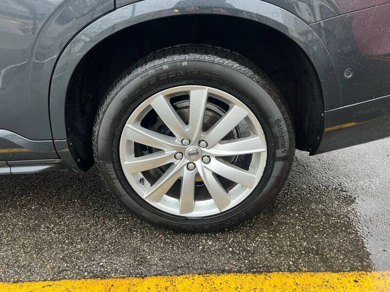 2016 Volvo XC90 T6 Momentum