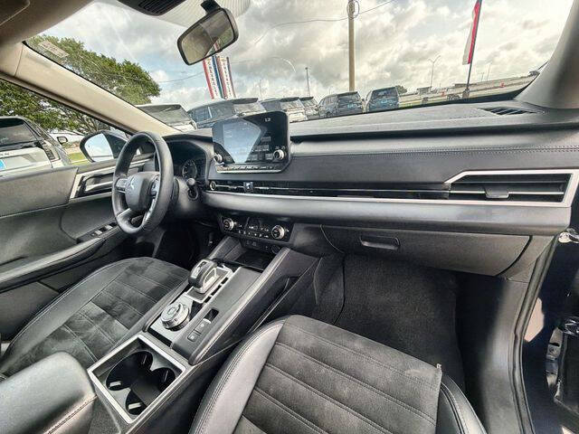 2024 Mitsubishi Outlander SE