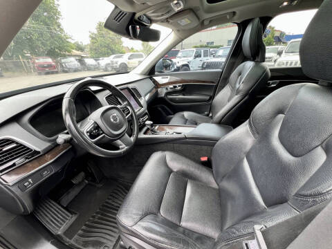 2016 Volvo XC90 T6 Momentum