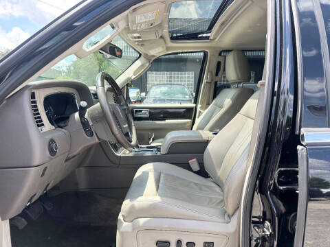 2017 Lincoln Navigator Select
