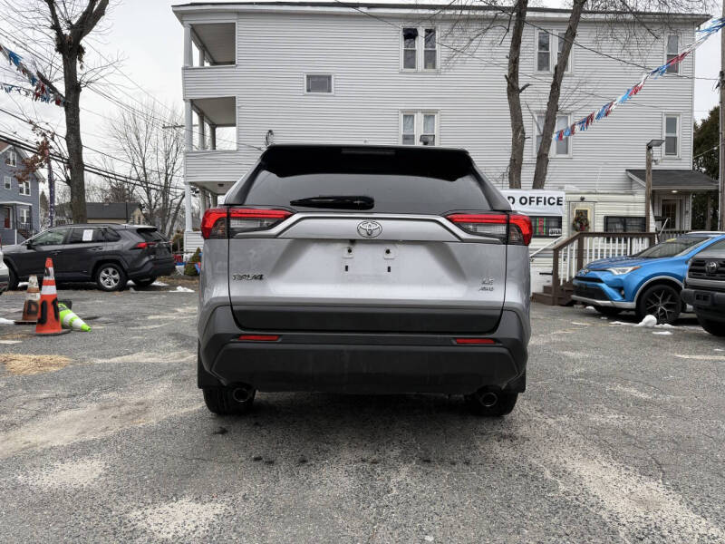 2020 Toyota RAV4 LE