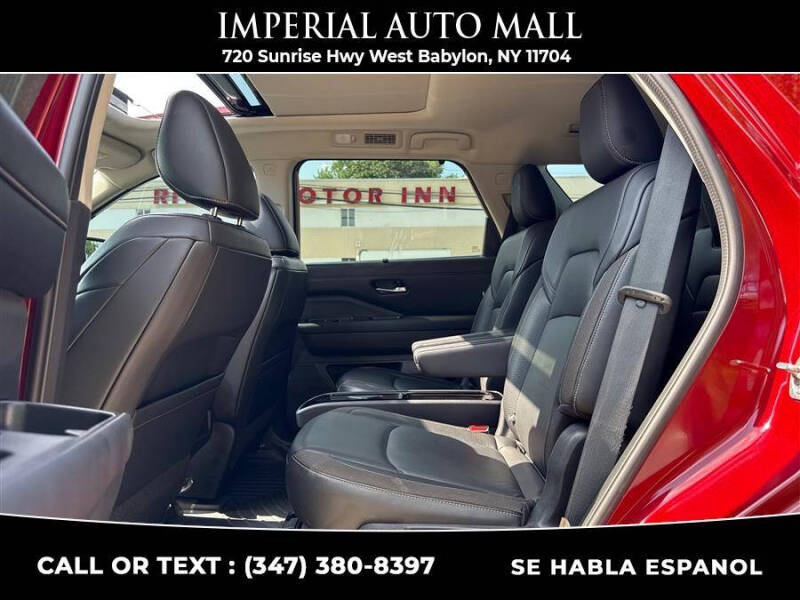 2022 Nissan Pathfinder SL