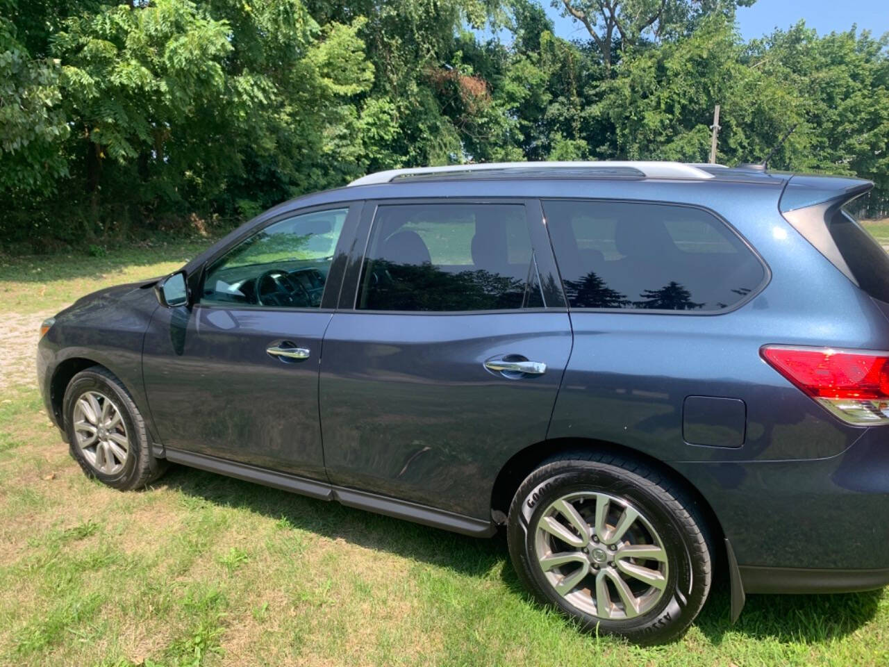 2015 Nissan Pathfinder for sale at Car Connection in Painesville, OH