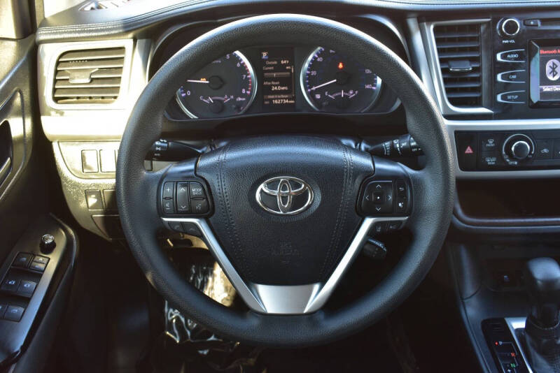 2017 Toyota Highlander LE