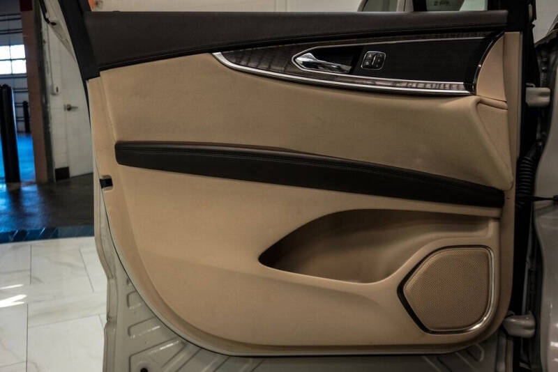 2019 Lincoln Nautilus Select