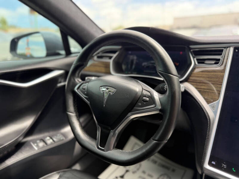 2016 Tesla Model S 70D