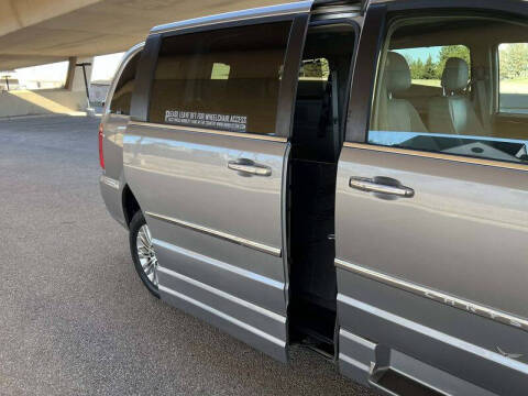 2016 Chrysler Town and Country Touring-L