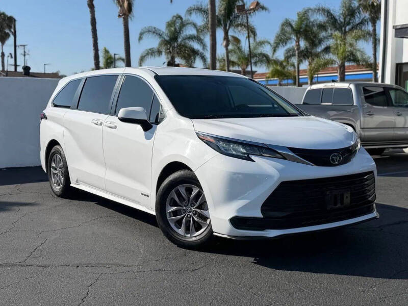 2021 Toyota Sienna LE 8-Passenger