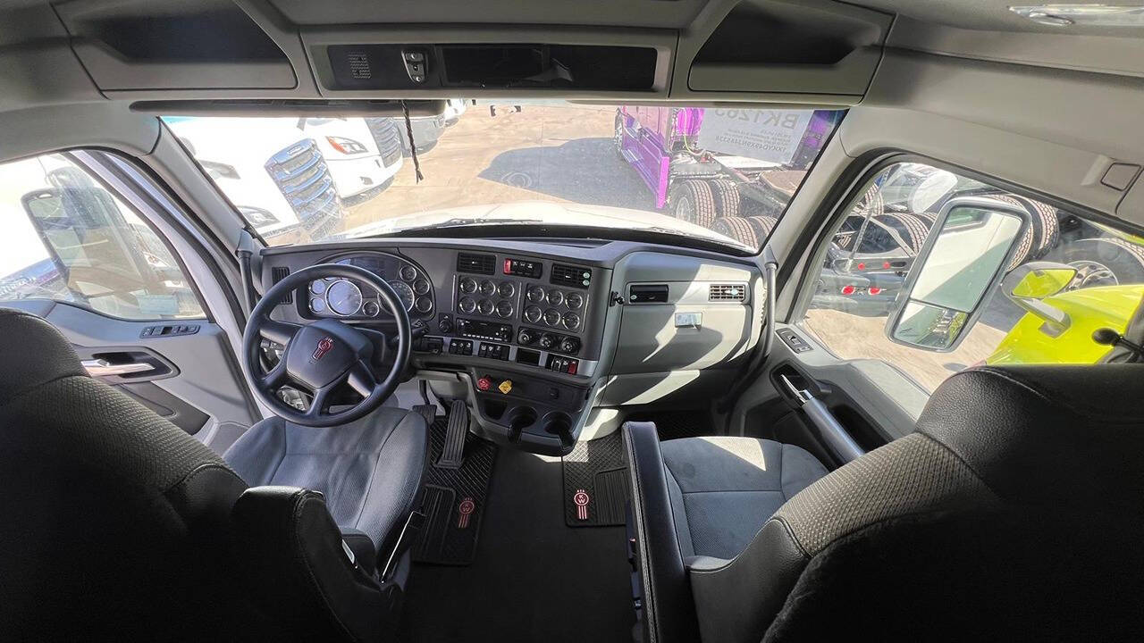 2022 Kenworth T680 for sale at KING TRUCK TRAILER SALES in Bakersfield, CA