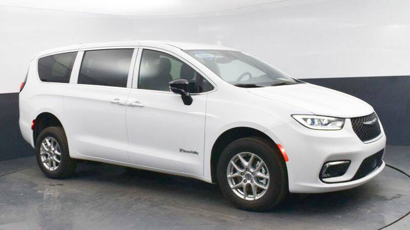 2024 Chrysler Pacifica Touring