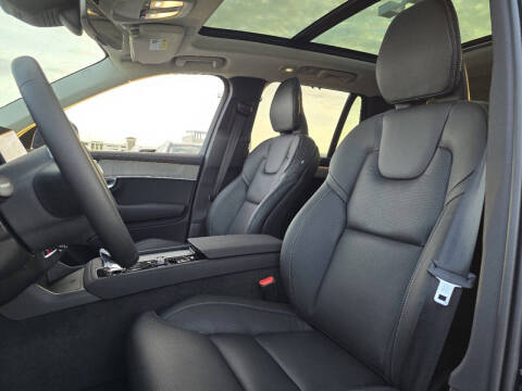 2025 Volvo XC90 T8 Ultra Bright Theme 7P