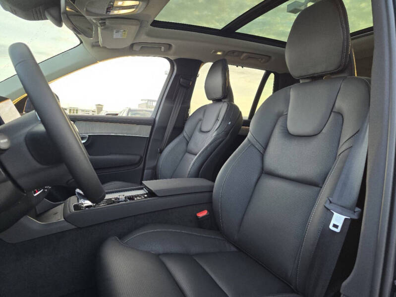 2025 Volvo XC90 T8 Ultra Bright Theme 7P