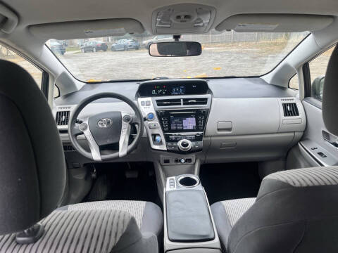 2015 Toyota Prius v Four