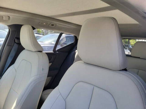 2024 Volvo XC40 B5 Plus Bright Theme