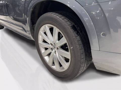 2016 Volvo XC90 T6 Momentum