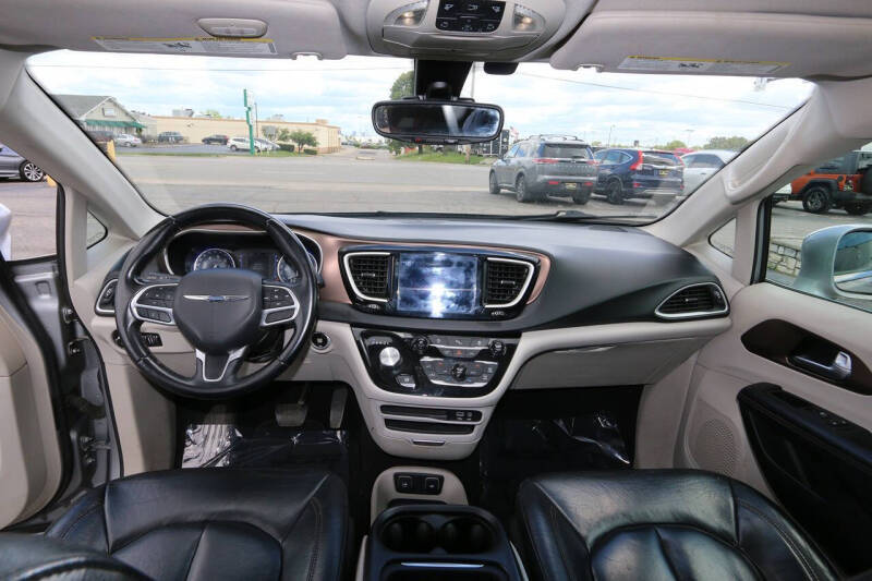 2017 Chrysler Pacifica Touring Plus