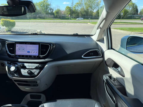 2022 Chrysler Pacifica Touring L