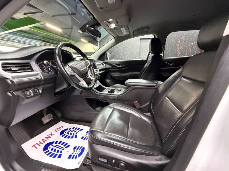 2023 GMC Acadia SLT