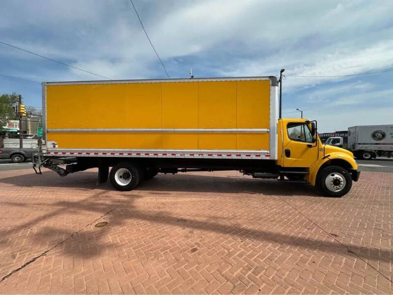 2019 Freightliner M2 106