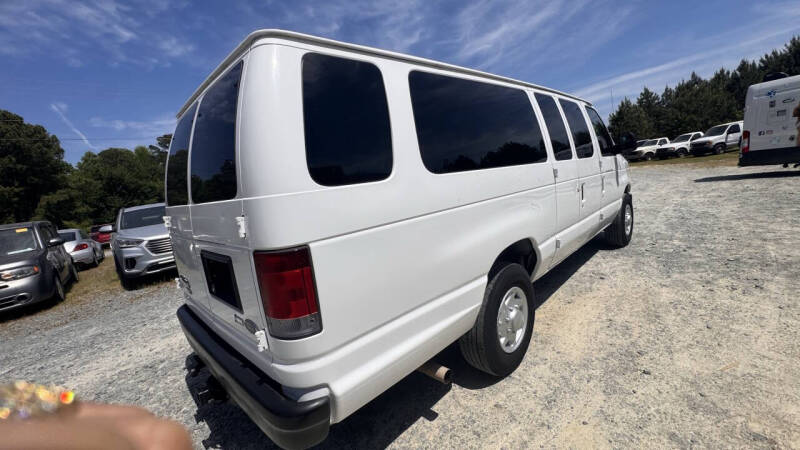 2011 Ford E-Series E-350 SD XLT