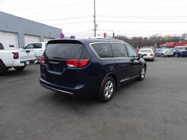 2017 Chrysler Pacifica Touring-L Plus