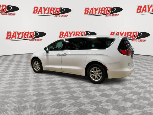 2024 Chrysler Voyager LX