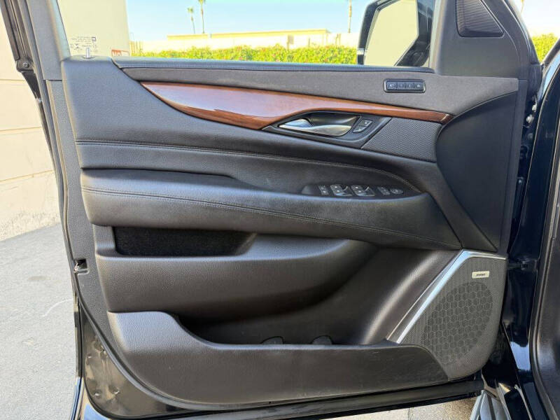 2018 Cadillac Escalade Standard