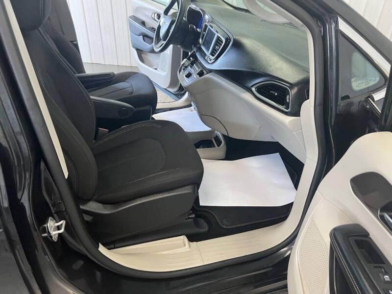 2021 Chrysler Voyager LX