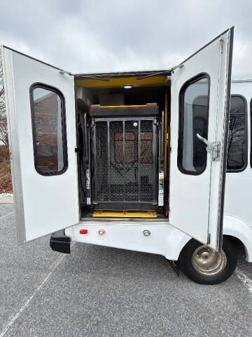 2014 Ford Shuttle bus