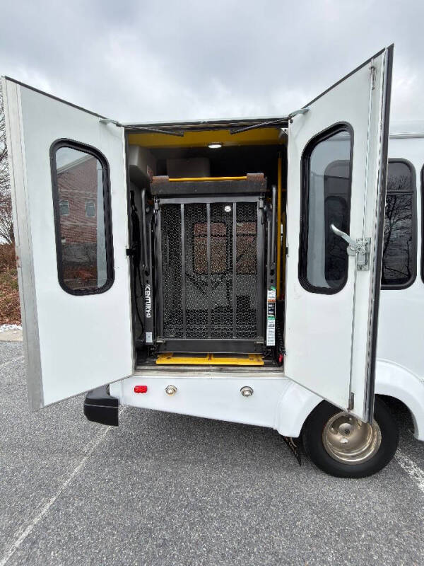 2014 Ford Shuttle bus