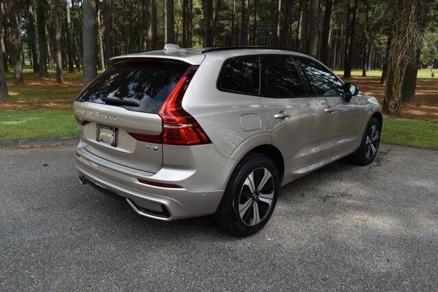 2025 Volvo XC60 T8 Plus Dark Theme