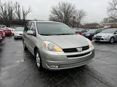 2005 Toyota Sienna for sale at I Car Motors in Joliet IL