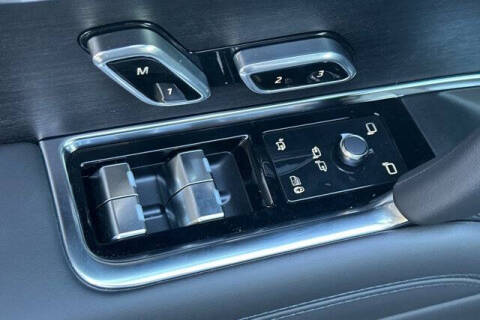 2025 Land Rover Range Rover P530 SE