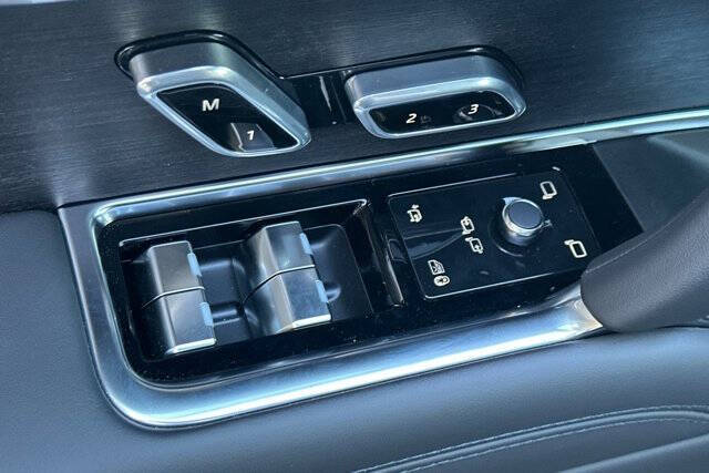 2025 Land Rover Range Rover P530 SE