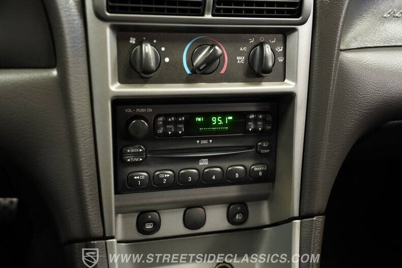 2004 Ford Mustang GT Deluxe