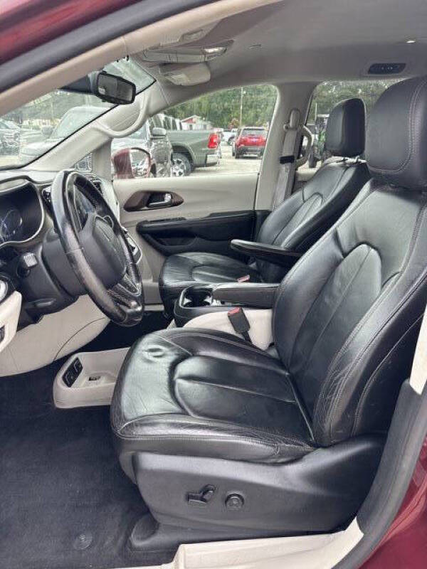 2017 Chrysler Pacifica Touring-L