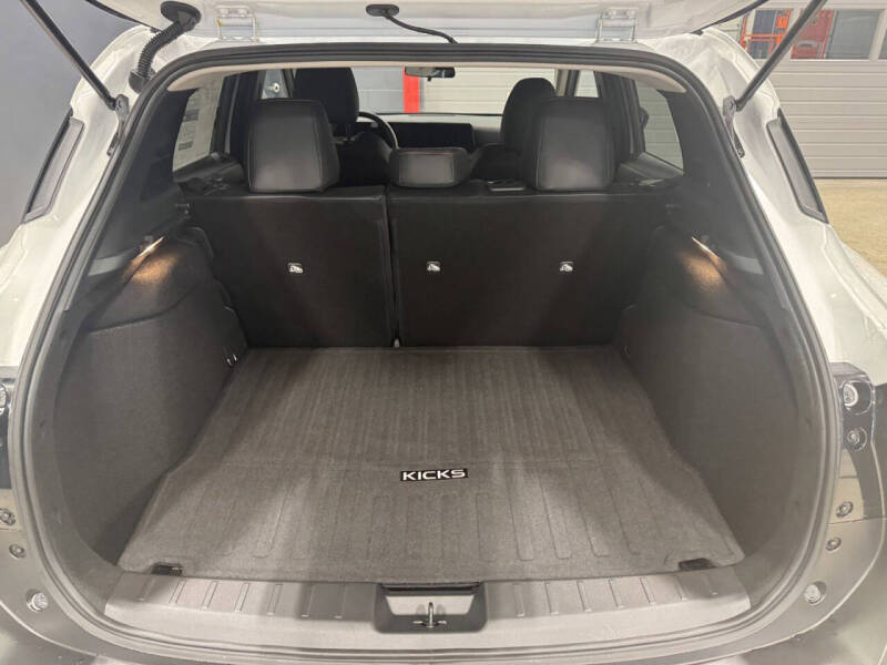 2025 Nissan Kicks SR