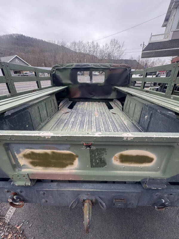2004 AM General HMMWV