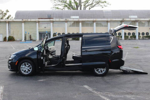 2022 Chrysler Pacifica Touring L
