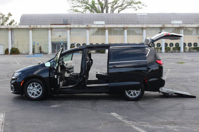 2022 Chrysler Pacifica Touring L
