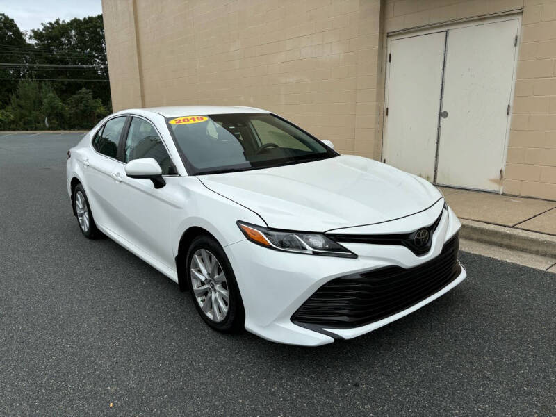 2019 Toyota Camry LE photo 4